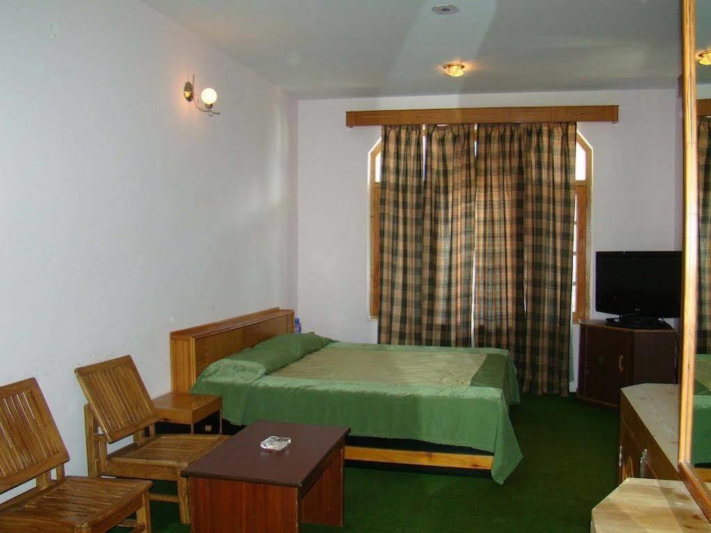 Hotel Mountain Trail Manali Exterior photo