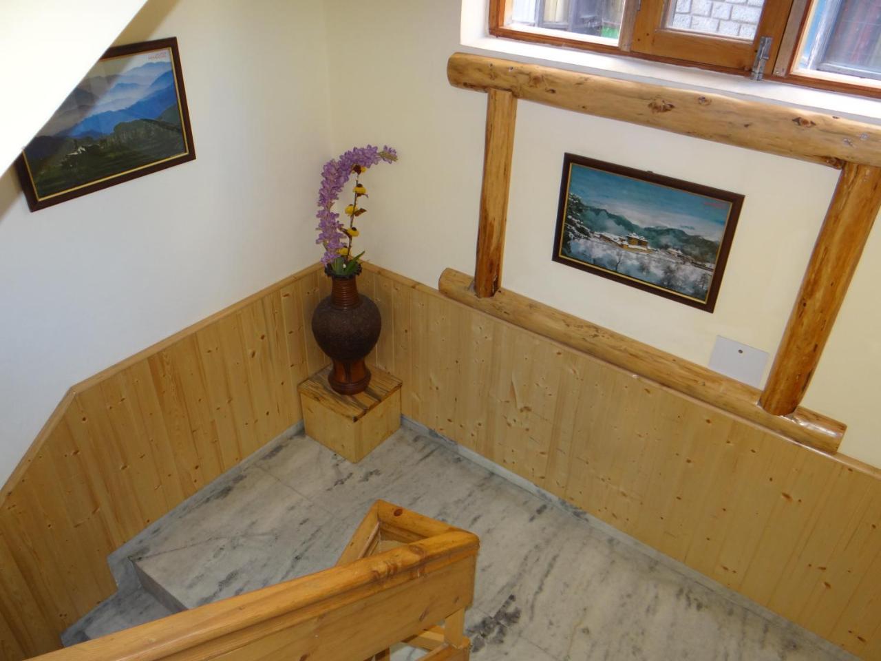 Hotel Mountain Trail Manali Exterior photo